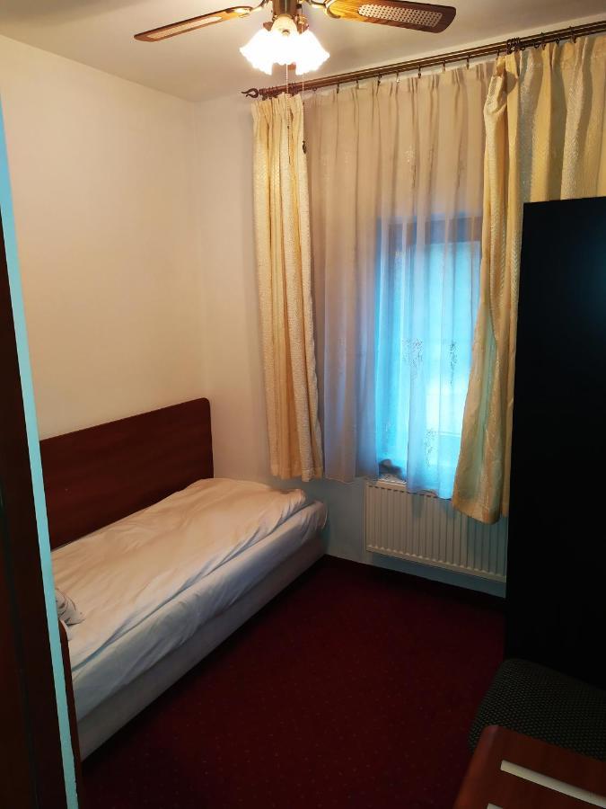 Bed and Breakfast Gosciniec Czarci Mlyn Бендзин Екстер'єр фото